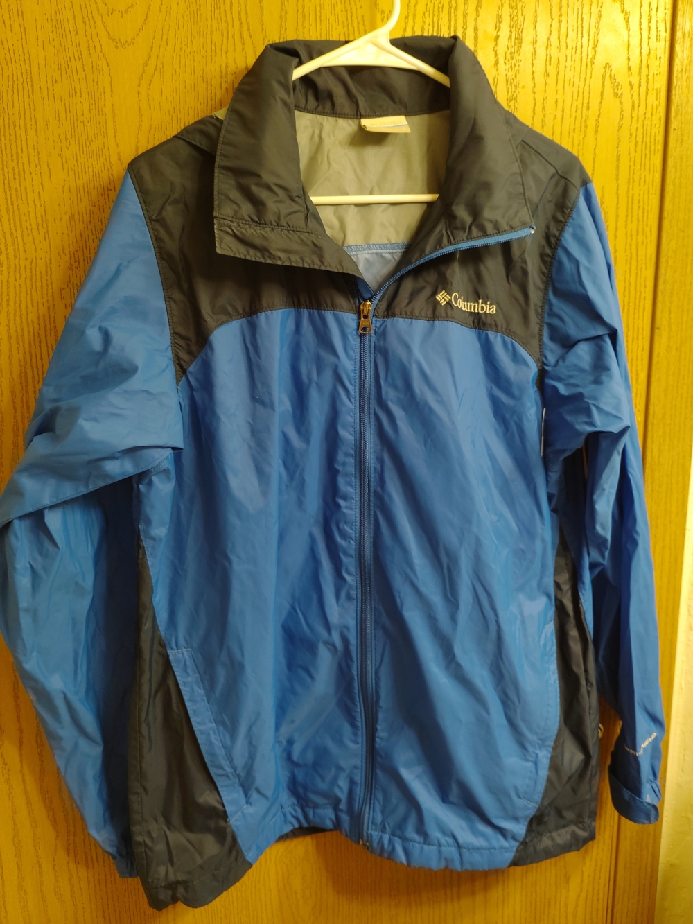 Columbia Men’s Blue and Black Windbreaker Jacket